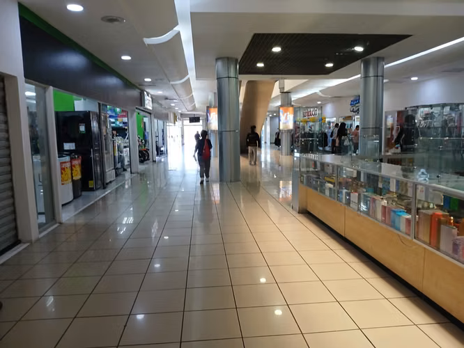 LOCAL EN ALQUILER  EN PLAZA MERLIOT PRIMER NIVEL - Imagen 4