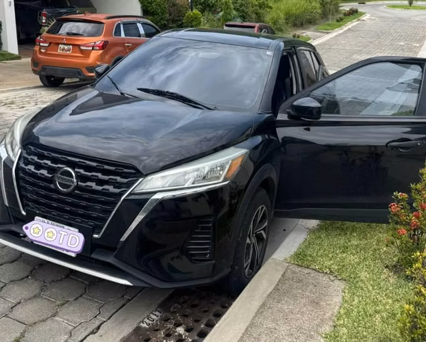 Nissan Kicks año 2021 Negro