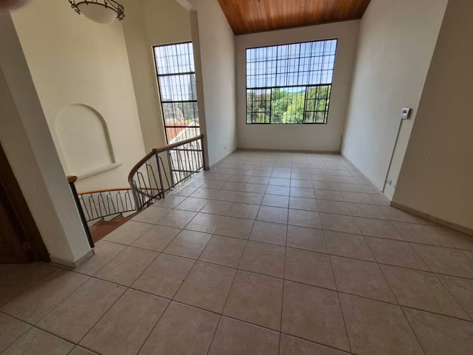 Casa en Alquiler en Lomas de Altamira (excelente ubicación) - Imagen 11