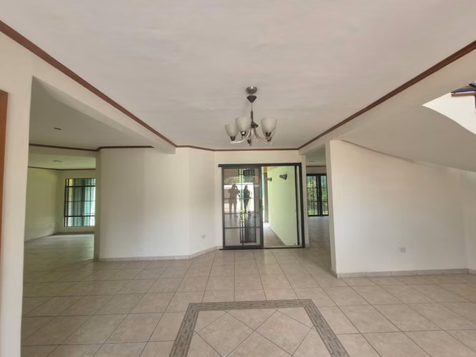 Casa en Alquiler en Lomas de Altamira (excelente ubicación) - Imagen 13