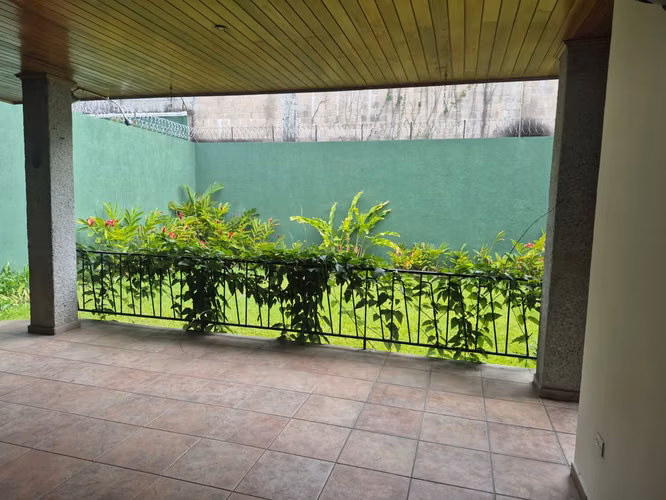 Casa en Alquiler en Lomas de Altamira (excelente ubicación)