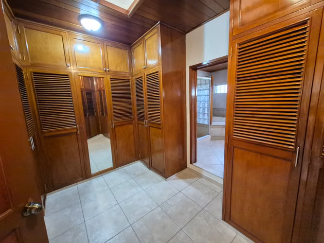 Casa en Alquiler en Lomas de Altamira (excelente ubicación) - Imagen 8