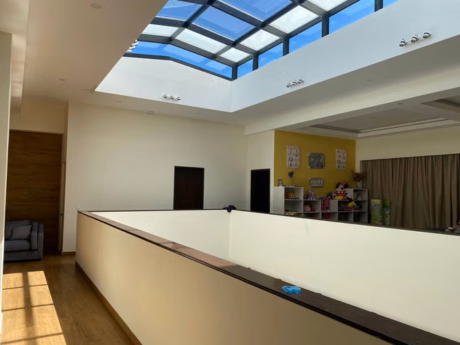 Venta de moderna y lujosa casa con piscina climatizada  en Residencial Los Sueños