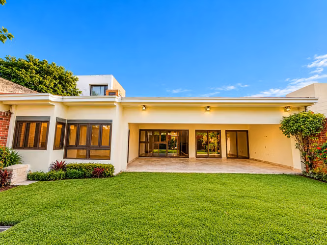 CASA DE UN NIVEL EN VENTA EN RESIDENCIAL CUMBRES DE CUSCATLAN