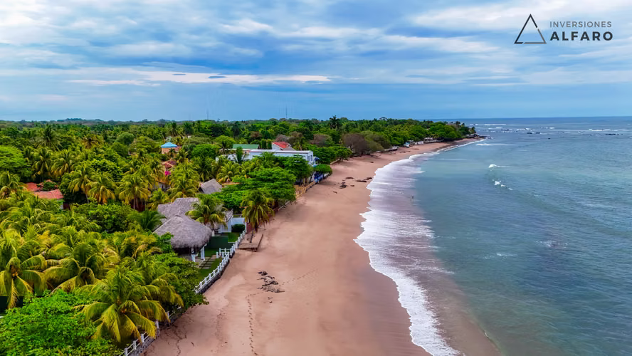 Invierte en tu casa de playa modelo: Santuario Mare, en preventa en Villas de Salinitas - Imagen 16
