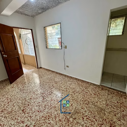 Hermosa Casa en Apopa de 3 plantas y 7 habitaciones - Imagen 12
