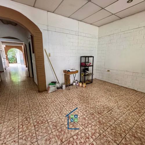 Hermosa Casa en Apopa de 3 plantas y 7 habitaciones - Imagen 6