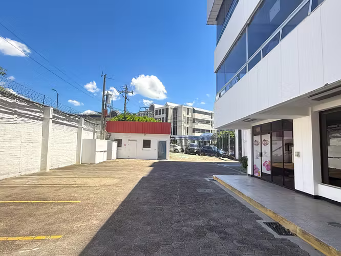 San Salvador, Av. Olímpica, edificio en venta.