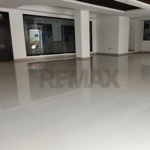 SAN MIGUEL, LOCAL COMERCIAL EN ALQUILER. TORRE MEDICA