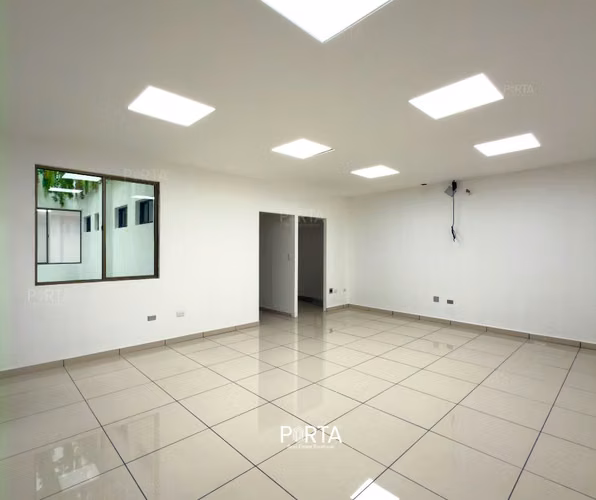 EN ALQUILER | OFICINAS EN PLAZA TRIANA, COLONIA LA MASCOTA, SAN SALVADOR - Imagen 7