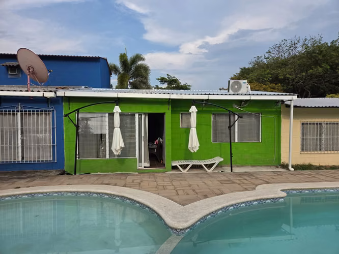 Sell house 3 rooms, Condominium Suits Coatepeque, direct access to the lake from the Club house.