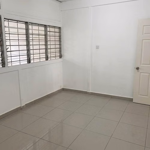 Bodega en venta cerca de la 75 Av Nte