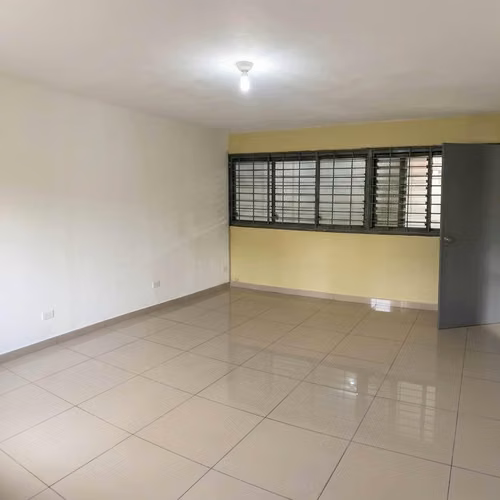 Bodega en venta cerca de la 75 Av Nte