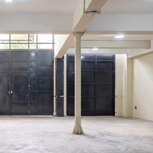 Bodega en venta cerca de la 75 Av Nte
