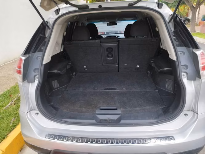 VENDO NISSAN [ROGUE / X-TRAIL] – IMPECABLE Y FAMILIAR