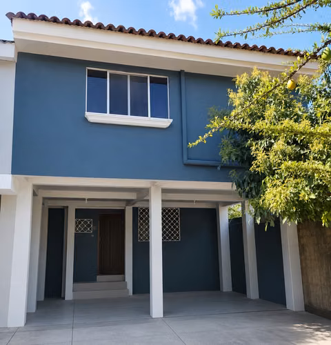 HOUSE FOR SALE IN PRIVATE IN SANTA ELENA