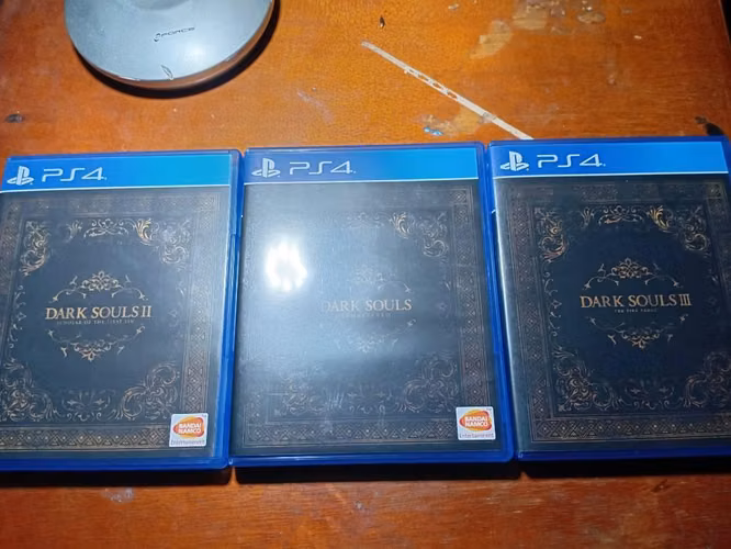 Darks ouls trilogy para ps4 (se venden por separados)