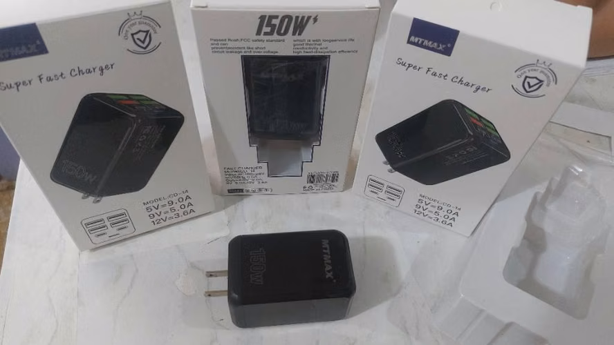 Cargdor de 150 Watts, 6 Salidas