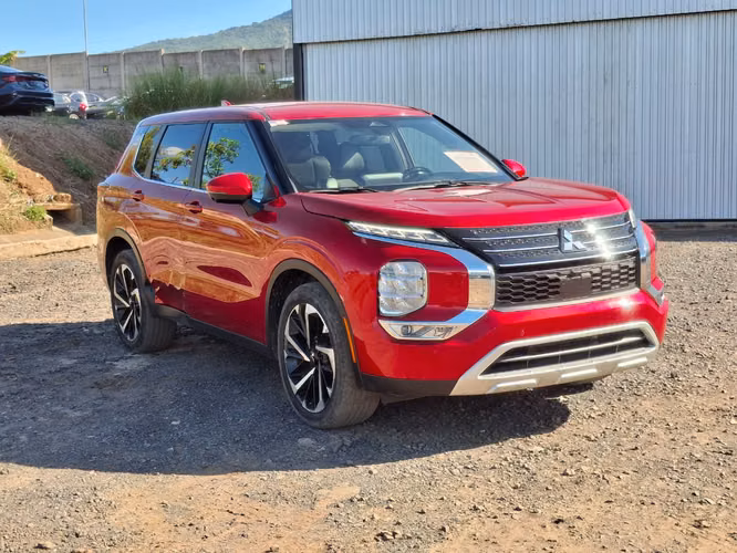 MITSUBISHI OUTLANDER SE 3 FILAS 2024