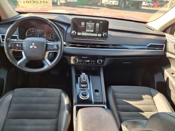 MITSUBISHI OUTLANDER SE 3 FILAS 2024