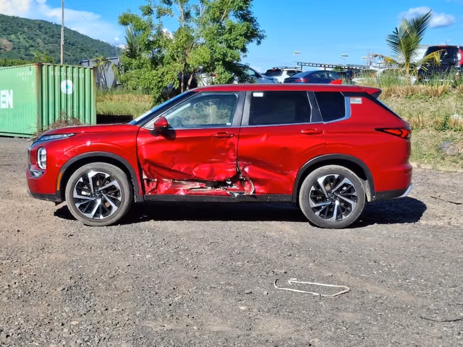 MITSUBISHI OUTLANDER SE 3 FILAS 2024