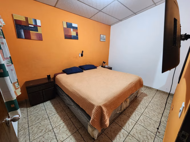 CASA GRANDE CENTRICA EN LOURDES COLON DE DOS NIVELES