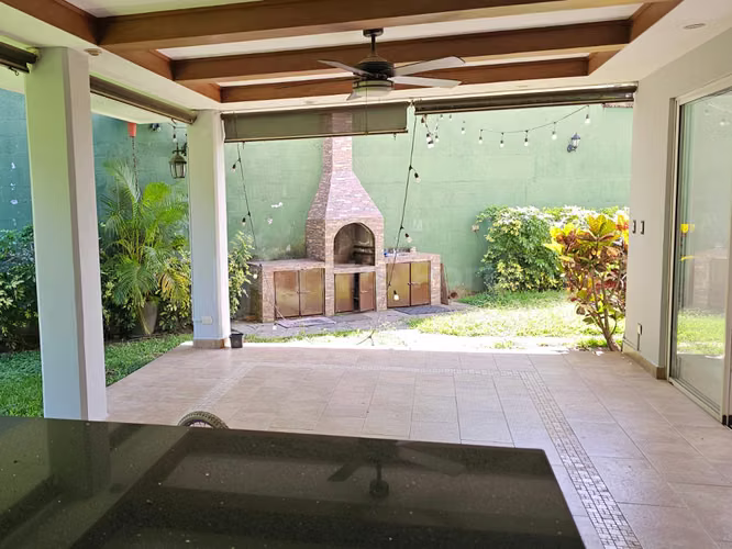 Casa en venta de esquina en Nuevo Cuscatlán - Imagen 7