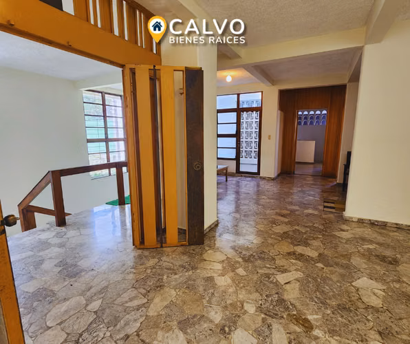 Amplia y exclusiva casa en venta | Colonia Maquilishuat - Imagen 2