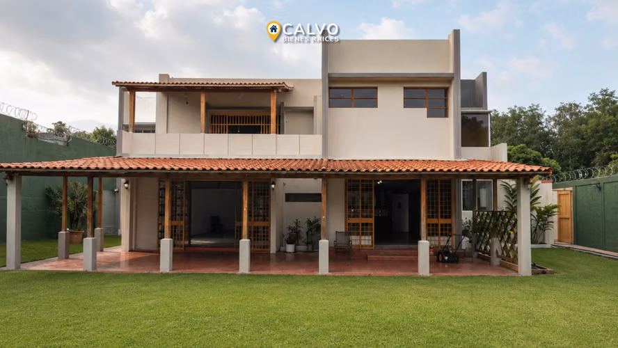 Amplia y exclusiva casa en venta | Colonia Maquilishuat
