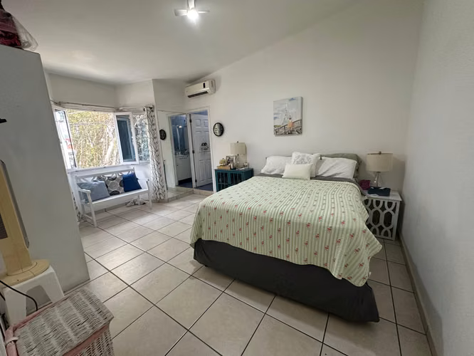 ALQUILER CASA EJECUTIVA EN MADRESELVA - SANTA ELENA AMPLIO JARDIN - Imagen 18