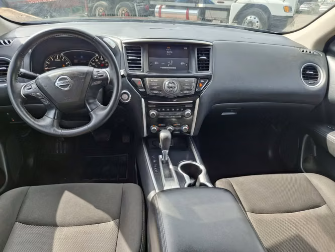 NISSAN PATHFINDER SV 2020