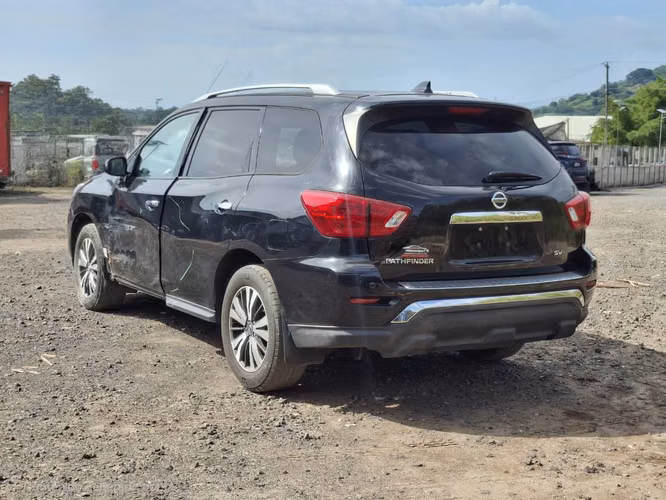 NISSAN PATHFINDER SV 2020
