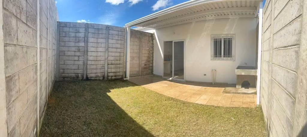 Vendo linda casa