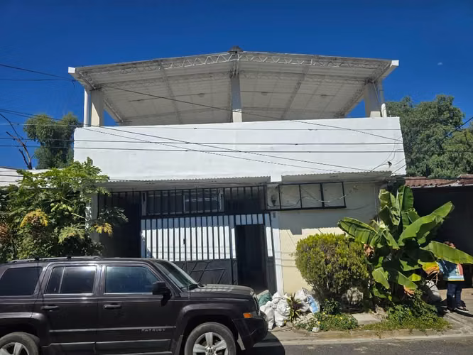 Alquiler de casa ** puedes vivir en 1ra planta y alquilar lo demás**