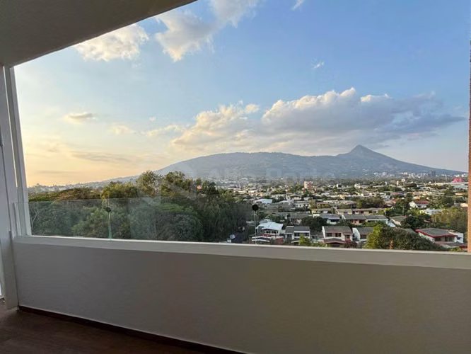 Apartamento en venta en Santa Tecla | Vista al volcán y ubicación privilegiada - Imagen 2