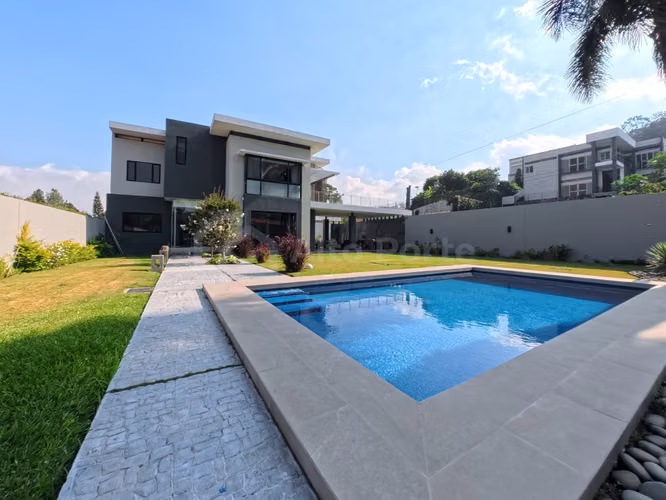 Casa de lujo en venta en Santa Tecla con piscina