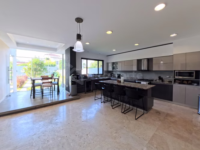 Casa de lujo en venta en Santa Tecla con piscina