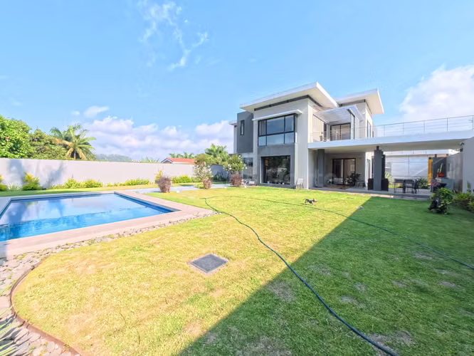 Casa de lujo en venta en Santa Tecla con piscina
