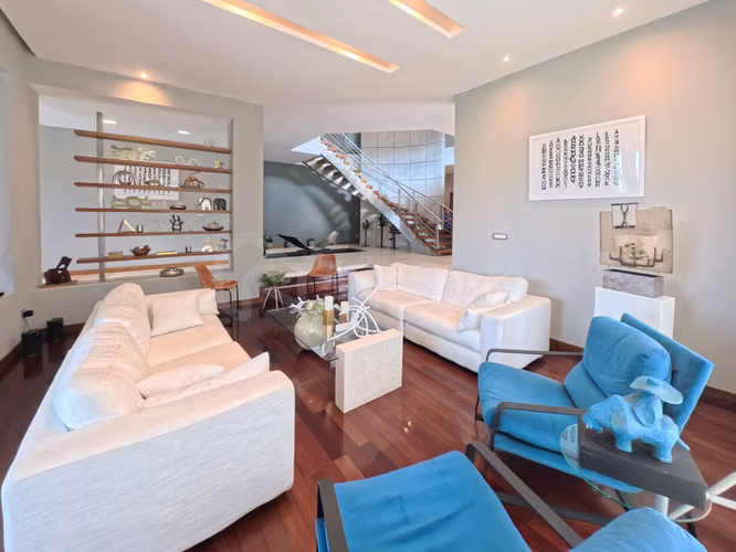 Casa de lujo en venta en Santa Tecla con piscina