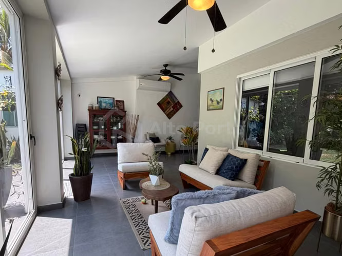 Casa remodelada de una planta en venta en Lourdes Colón - Imagen 9