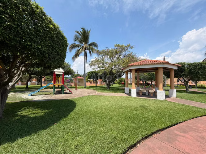 Casa remodelada de una planta en venta en Lourdes Colón - Imagen 13