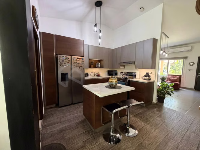 Casa remodelada de una planta en venta en Lourdes Colón - Imagen 10