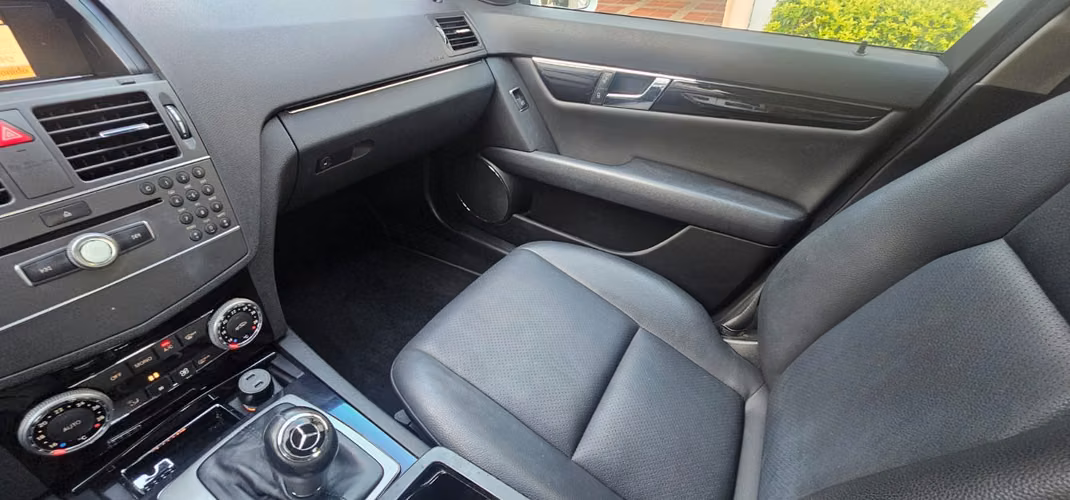 SE VENDE MERCEDES BENZ C180 CGI AÑO 2011 DE AGENCIA $10,500 76,500KM - Imagen 6
