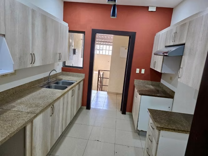 Venta de Casa Nuevo Cuscatlan Condado Santa Elena