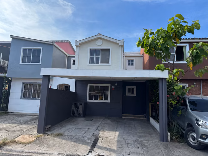 Las Arboledas | Casa 2 Plantas | Jacarandas 1 | Fácil Acceso