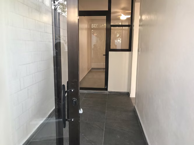Santa Tecla!!! alquilo amplia casa recién remodelada. Para oficinas, clínica odontologica, academia, etc. - Imagen 17