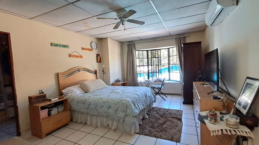 Venta de Bonita Casa en Colonia Bernal , San Salvador en pasaje semi privado - Imagen 9