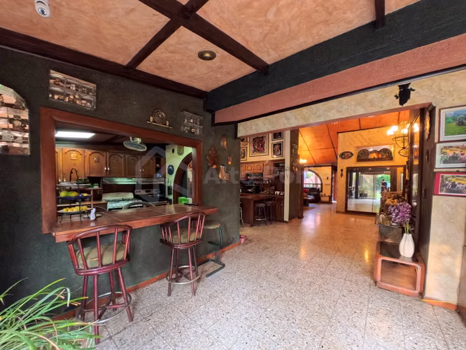 A corner level house for sale in Santa Tecla