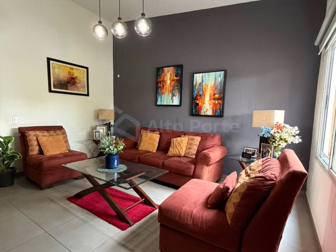 Casa remodelada de una planta en Quintas de las Mercedes
