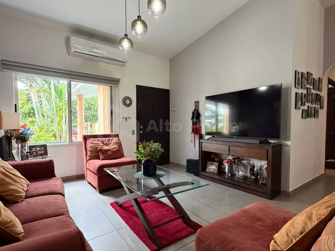 Casa remodelada de una planta en Quintas de las Mercedes